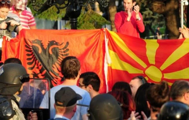 Η Ρωσία απείλησε ευθέως τα Σκόπια – Η θανάσιμη προειδοποίηση έβγαλε στρατό να φυλάει τους Βουλευτές…